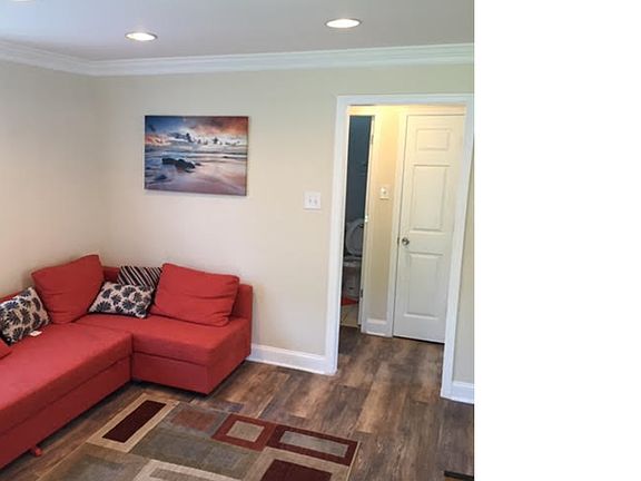 4th image of 410 New Pittsburg Ave