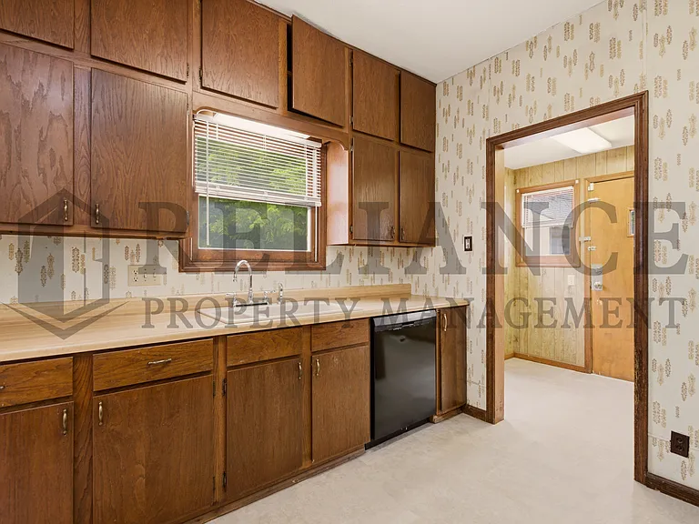 1425 S Laura Ave — Photo 18