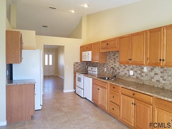 4th image of 9 Fairbank Ln
