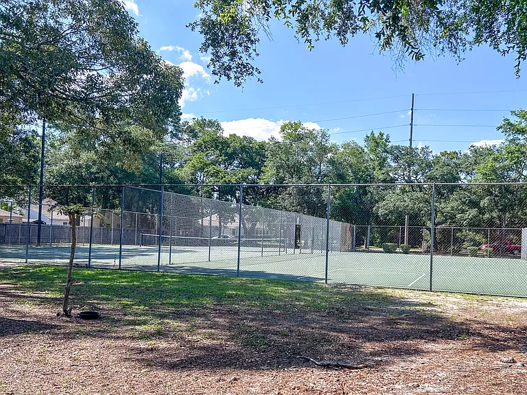 Pines on the Bay Apartments — Photo 14