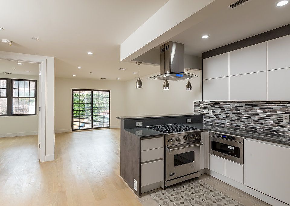 1st image of 800 Park Pl #2B