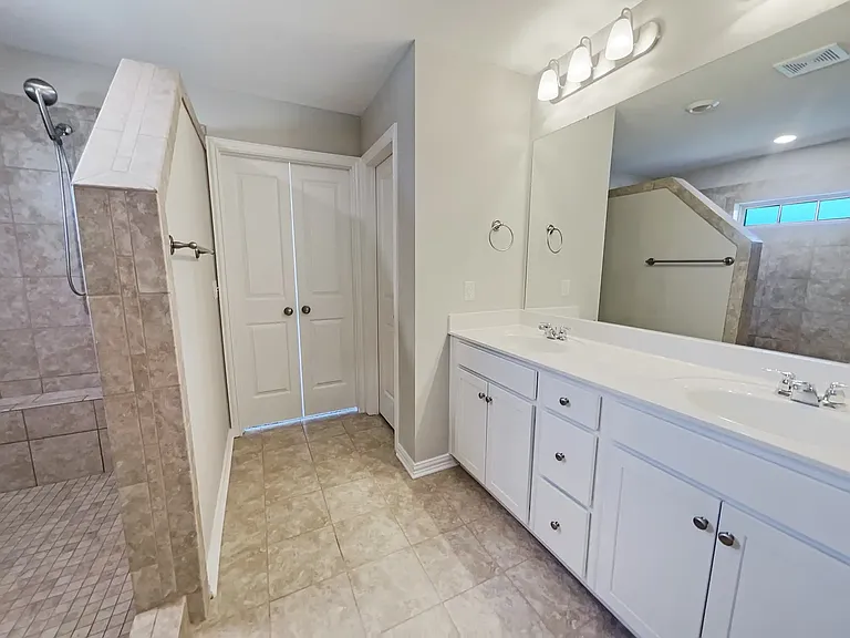 401 Blackthorn Ln — Photo 16