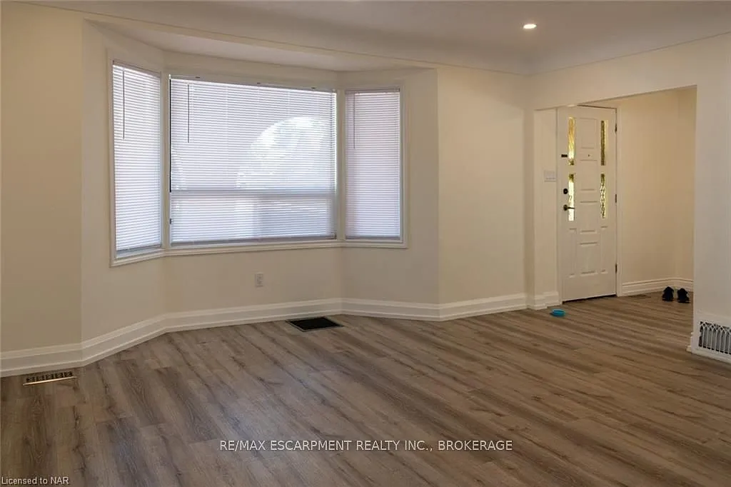 4 bed, $2,800 — Photo 4