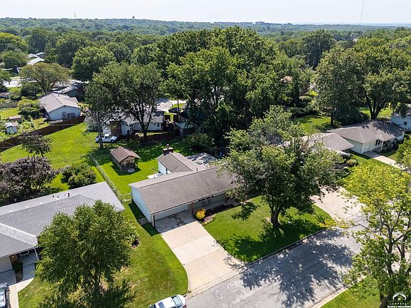 4th image of 722 Randall Rd