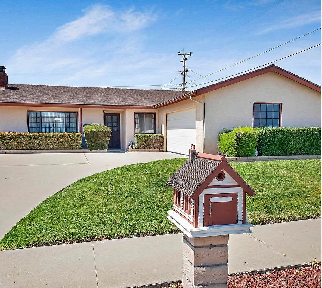 3 bed, 1298 sqft, $3,000 — Photo 1