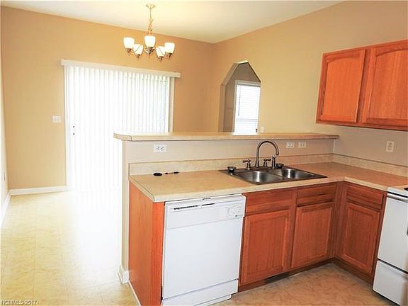 4th image of 42 Bent Laurel Ct