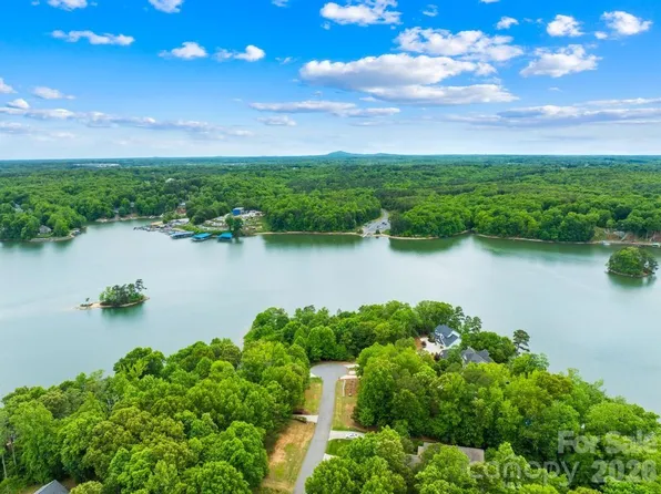 272 S Harbor Watch Dr, Statesville, NC 28677