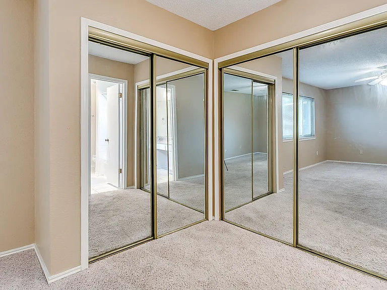 808 Sandhurst Dr — Photo 16