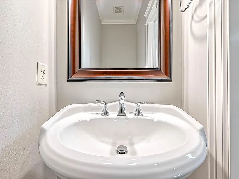 2113 Bidwell Dr — Photo 27