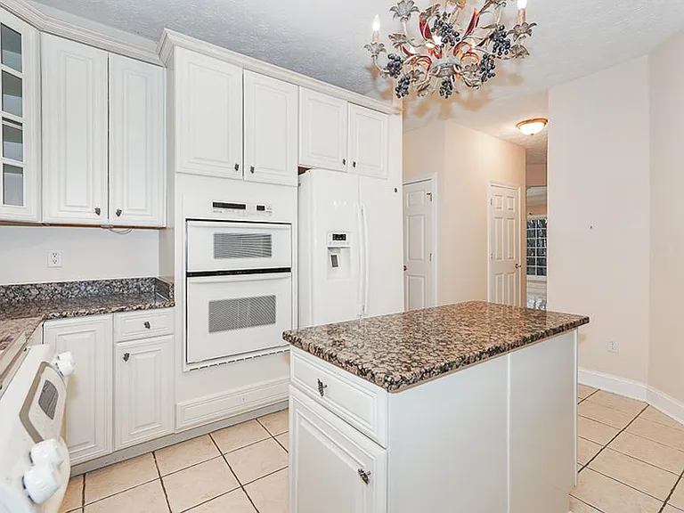 3729 Edgehill Dr — Photo 13