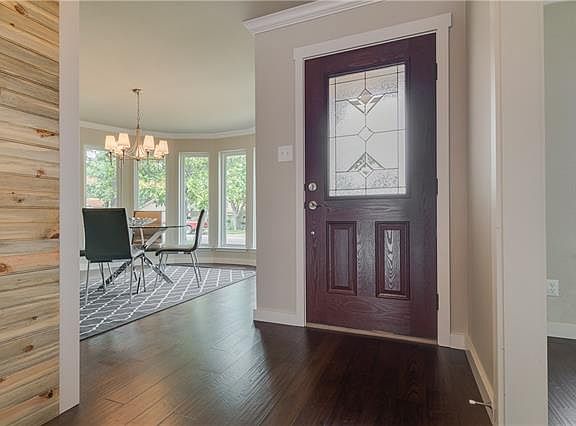 2nd image of 3612 Berwick Ln