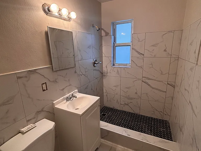 307 NW 12th Ave — Photo 6