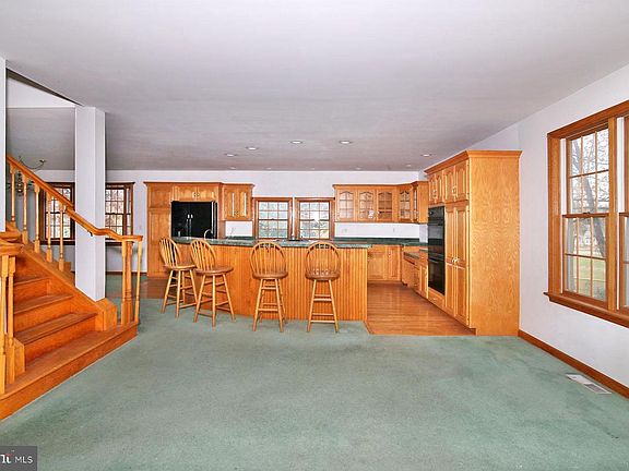 4th image of 150 Anthracite Rd
