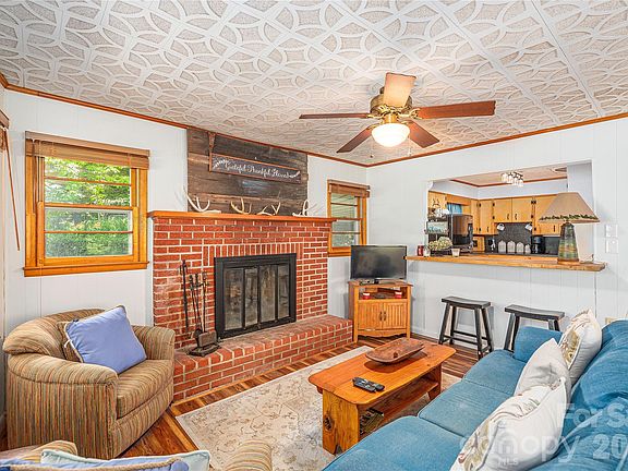4th image of 868 Cabin Flats Rd