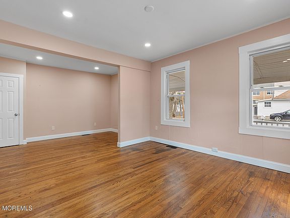 5th image of 815 Clark Street