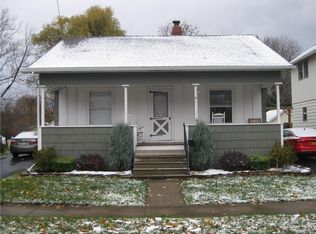 31 Charlotte St, Lockport, NY 14094
