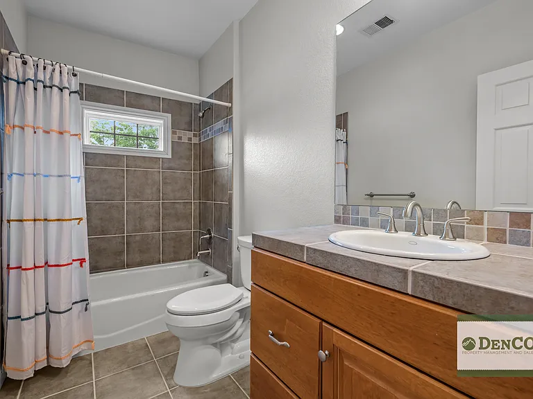 1401 S Clarkson St — Photo 25