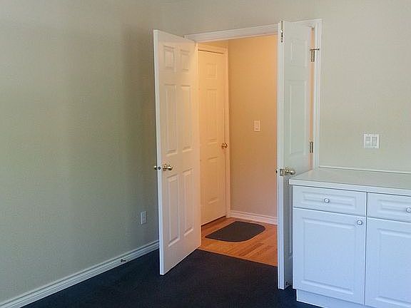 Mn Fl Den or DR w built-in