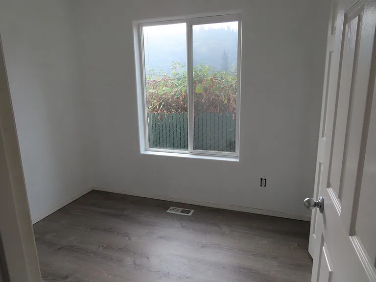 999 SW Junction Pl — Photo 5