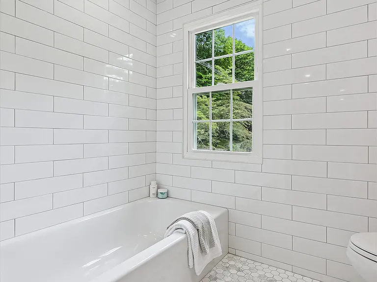 218 Biddulph Rd — Photo 58