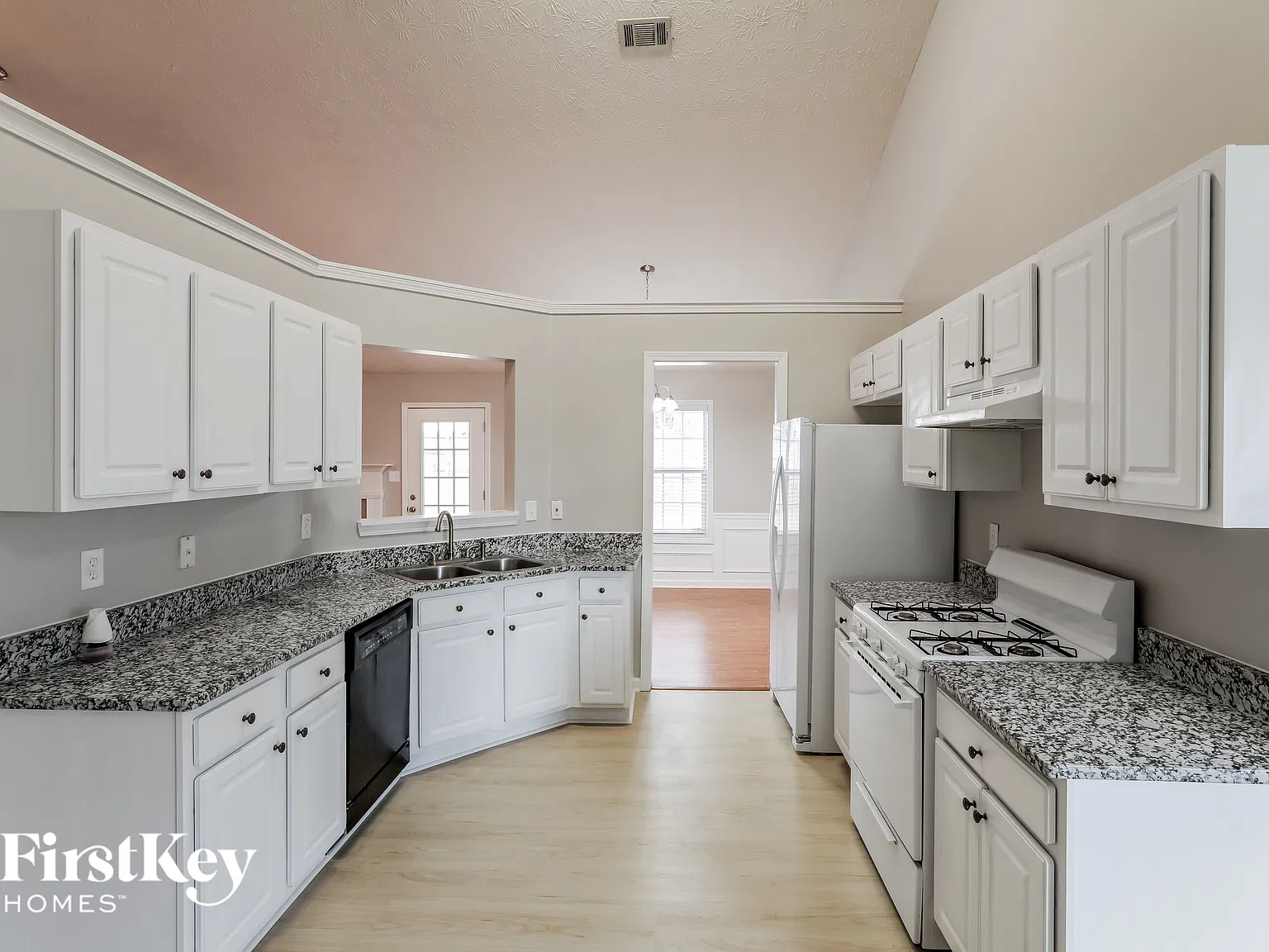 4 bed, 2.0 bath, 2080 sqft, $2,635 — Photo 3