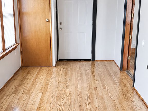 2nd image of 727 W Washington St