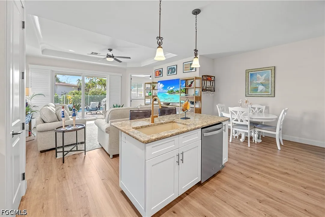 2 bed, 2.0 bath, 1507 sqft, $5,500 — Photo 3