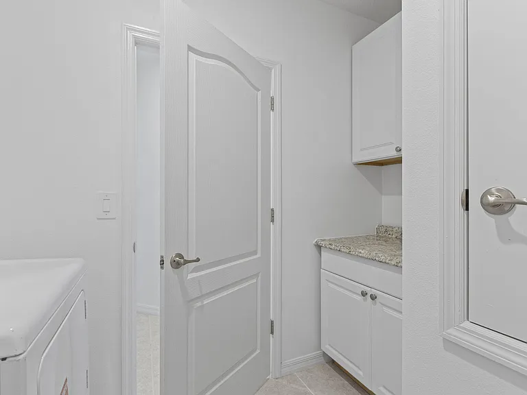 681 SW Millard Dr — Photo 44