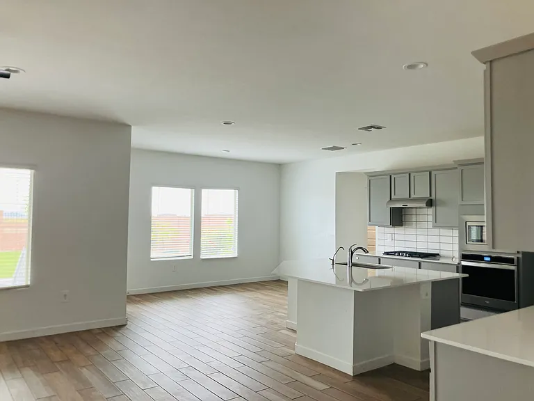 11132 S Weismann Dr — Photo 4