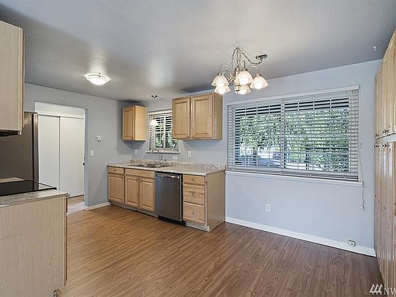 2nd image of 3024 Greendale Dr SE