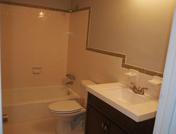 4th image of 2238 Kingsbrook Dr
