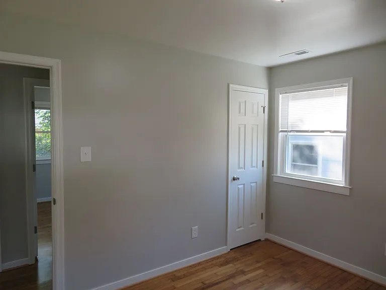 327 S 13th Ave — Photo 10