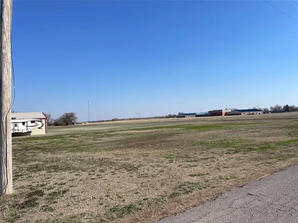 504 S 10th St, Minco, OK 73059