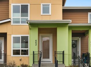 662 SW 100th St, Seattle, WA 98106