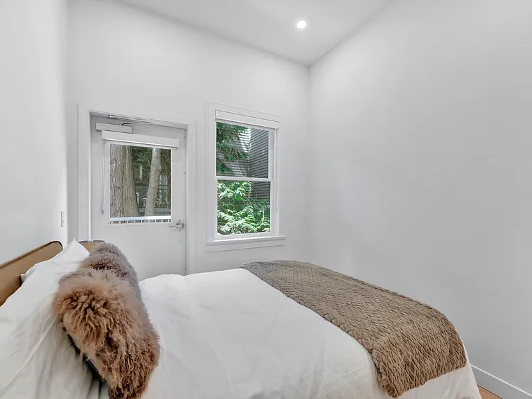 955B Nicola St — Photo 31