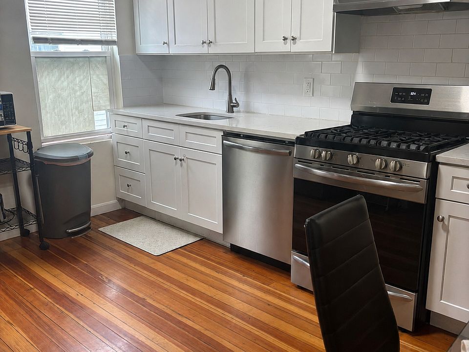 1st image of 8 Dartmouth St APT 3