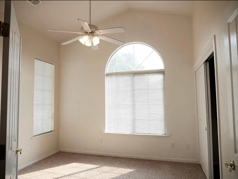 160 Lake Dr — Photo 16