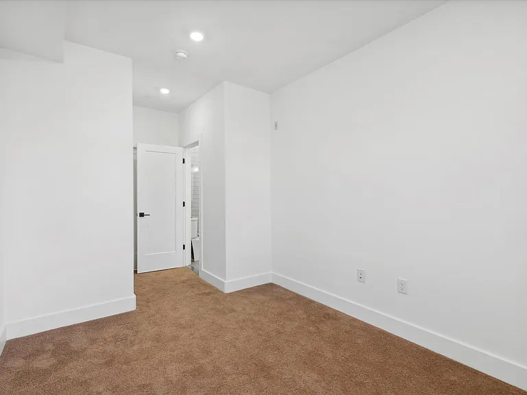 85 E Sharpnack St — Photo 14