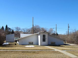 706 S Pine St, Lusk, WY 82225