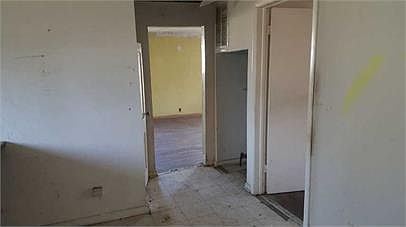4th image of 1409 S Burlington Dr
