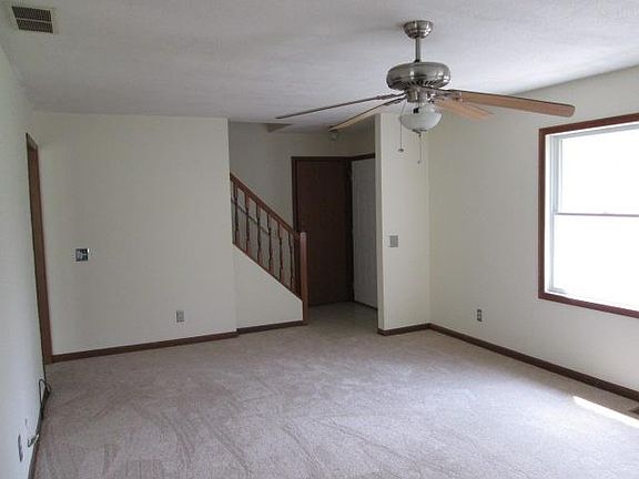 4th image of 610 Jv Colonial Dr