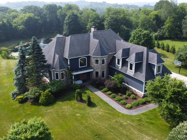 7516 Quail Ridge Dr, Dexter, MI 48130