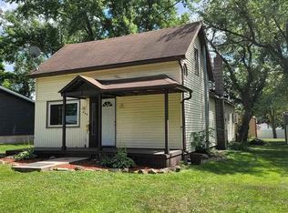 406 Davis St, Fairbank, IA 50629