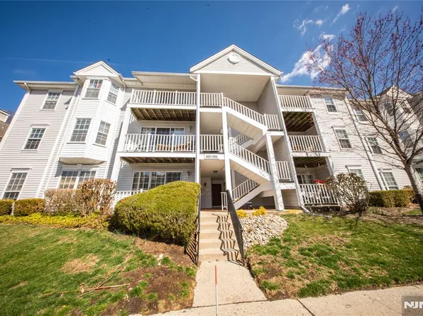 865 Juniper Way, Mahwah, NJ 07430