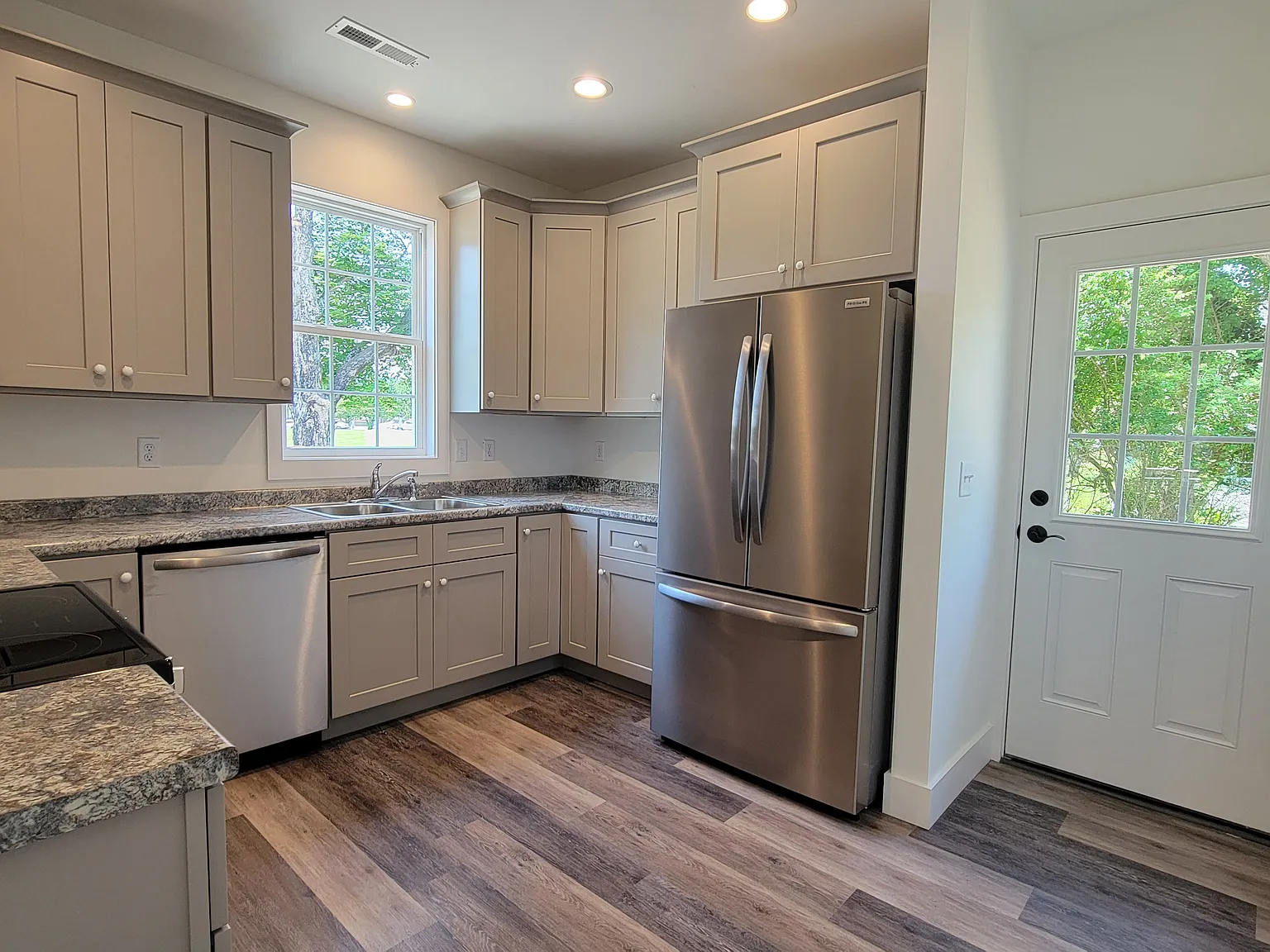2 bed, 1100 sqft, $1,820 — Photo 4