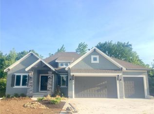 417 SE Farrier Dr, Lees Summit, MO 64082