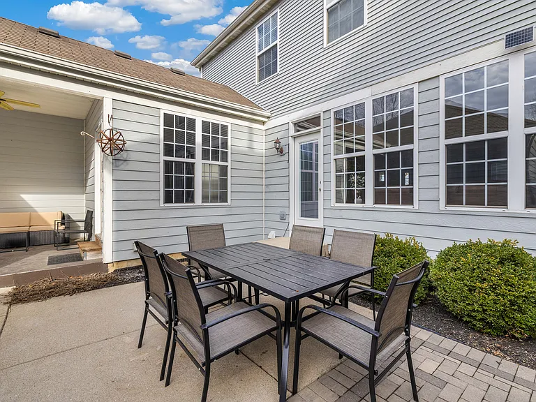 260 Longview Dr — Photo 30