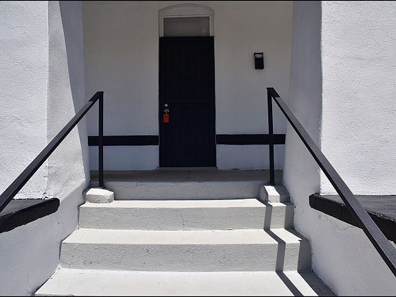 4th image of 2111 Portland Ave #A