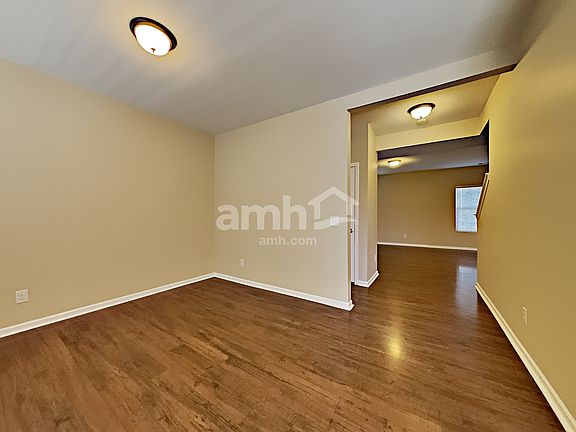 5th image of 728 Gloucester Ln