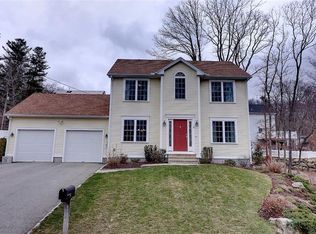 12 Hickory Rd, Cumberland, RI 02864